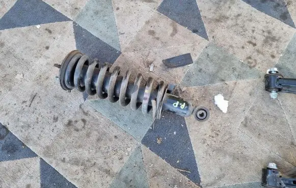 Nissan Navara D23 Front shock absorber/damper PRAWY