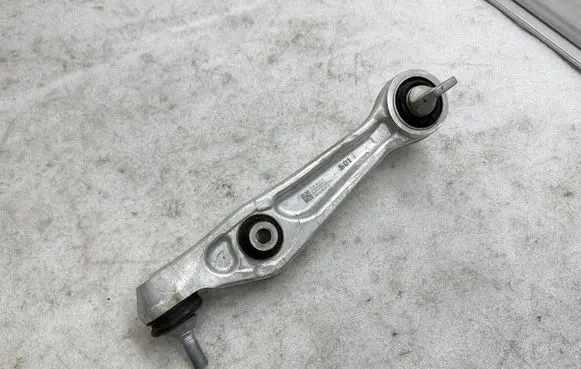 Front lower control arm/wishbone