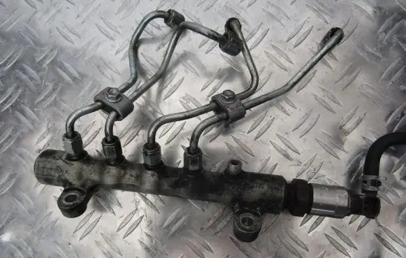 Toyota Avensis T250 Fuel main line pipe 0621 10g00445