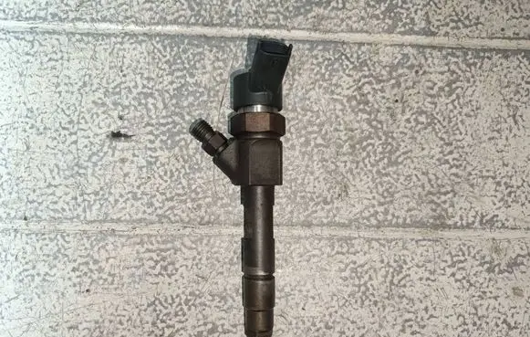Volvo S40, V40 Fuel injector 0445110021 7700111014
