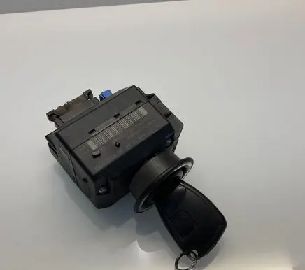 Mercedes-Benz E W211 Ignition lock 2115451008 330022 3002300350206166