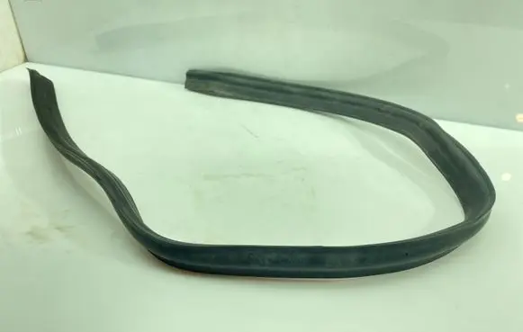 Mercedes-Benz GL X164 Engine compartment rubber 