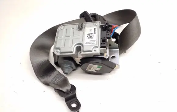 Mercedes-Benz CLS C219 Front seatbelt A2118605686