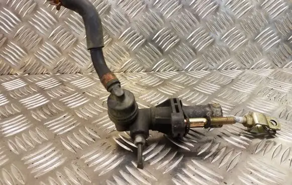 KIA Carens I Clutch master cylinder