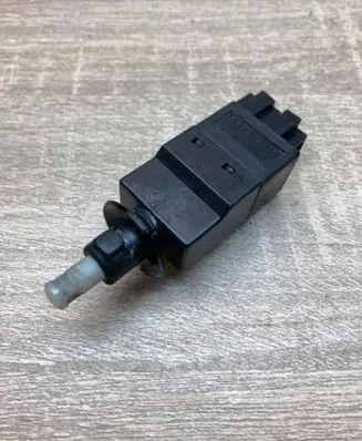 Mercedes-Benz E W211 Brake pedal sensor switch 0015454009