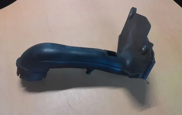 Mazda CX-7 Air intake duct part R2AX13201