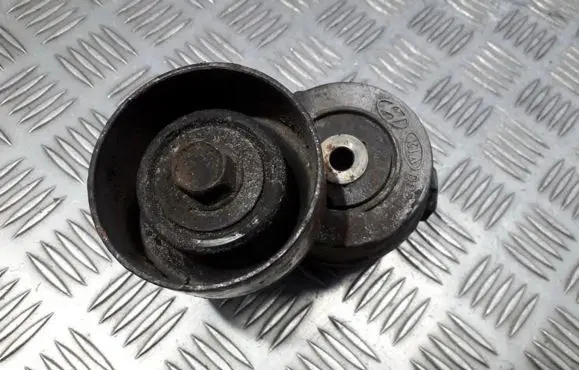 KIA Sorento Generator/alternator belt tensioner 252814A000 25281-4A000