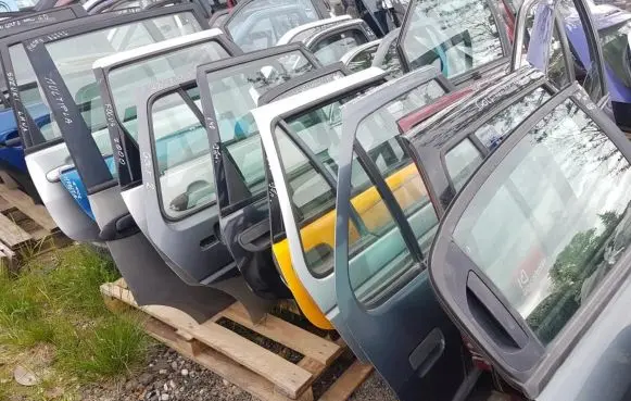 Peugeot 405 Rear door