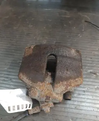 Skoda Superb B6 (3T) Front brake caliper