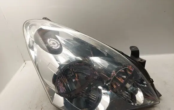 Toyota Corolla Verso AR10 Headlight/headlamp 811300F010