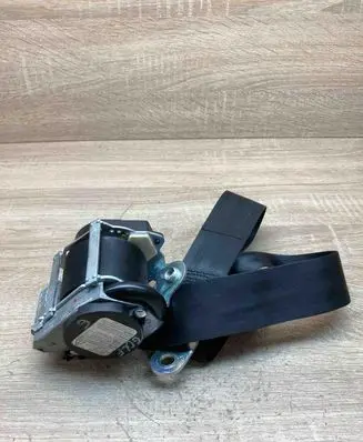 Volkswagen Golf IV Front seatbelt 617979800 1K4857705BH