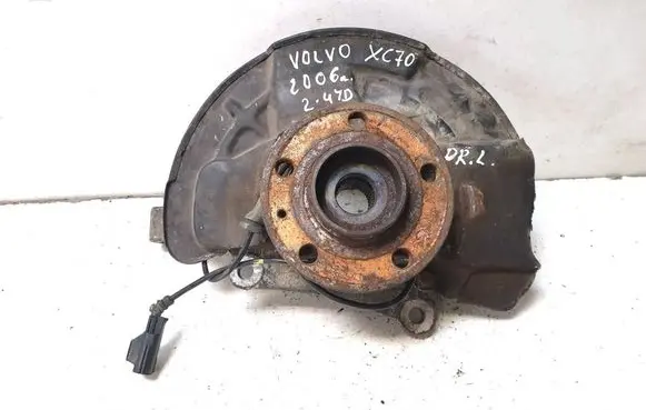 Front wheel hub