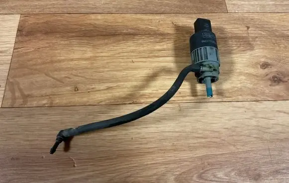 Ford Mondeo MK IV Windscreen/windshield washer pump 6M2113K082AB