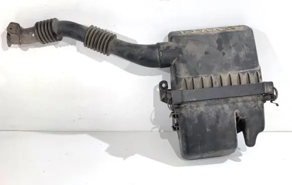 Toyota Yaris Air filter box 0J01