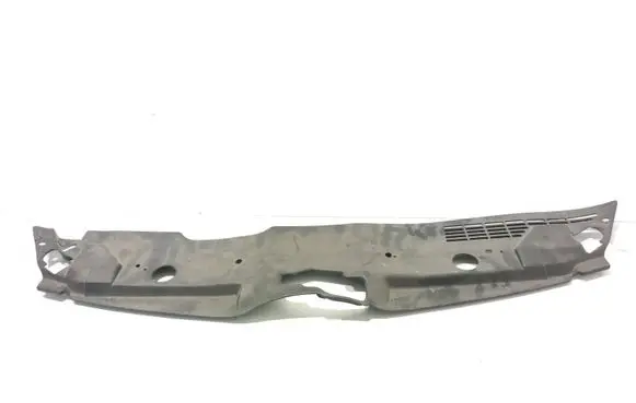Engine bonnet/hood lock trim molding