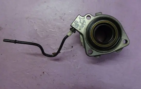Opel Insignia A Clutch release bearing slave cylinder 55565331
