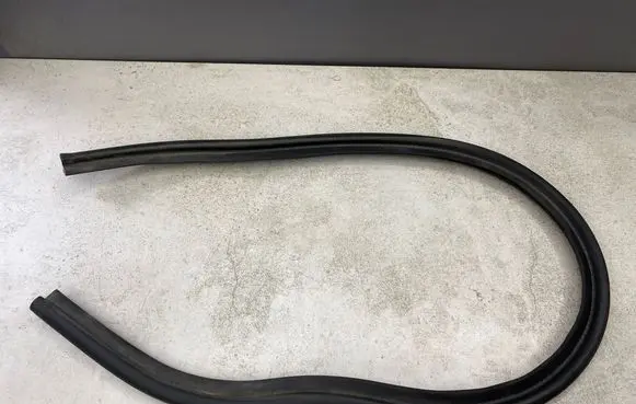 Volkswagen Golf V Engine compartment rubber 1K0823723C 1K0823723