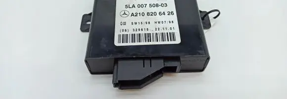 Mercedes-Benz E W210 Light module LCM A2108206426 5LA00750803