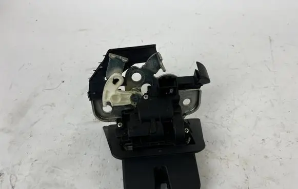 Loading door lock