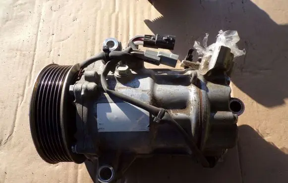 Renault Captur Air conditioning (A/C) compressor (pump)