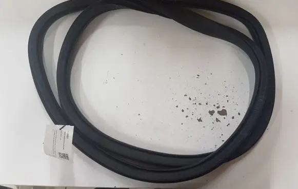 Volvo V40 Rear door rubber seal (on body) 