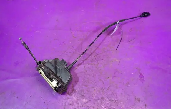 Nissan Primera Front door lock 