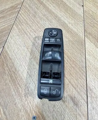 Mercedes-Benz B W245 Electric window control switch A1698206710 03728265