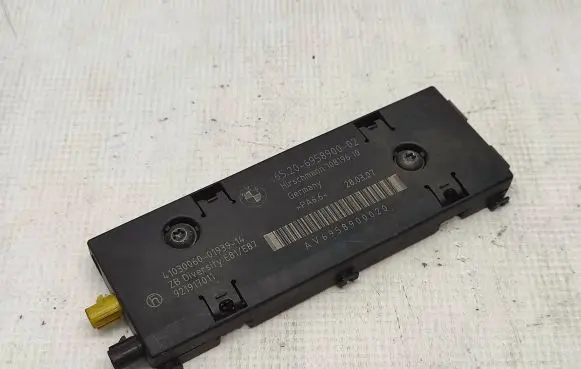 BMW 1 E81 E87 Antenna control unit 6520695890 65209204421 65204142335