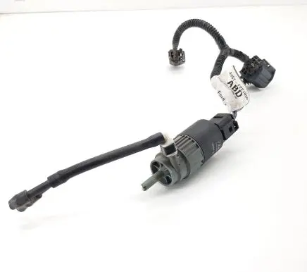 Ford Focus Windscreen/windshield washer pump AV6TF221050
