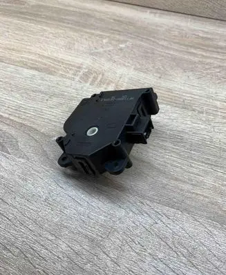Toyota Avensis T270 Air flap motor/actuator MF1138002810