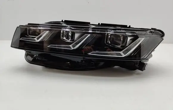 Volkswagen Touareg III Headlight/headlamp 761941081F