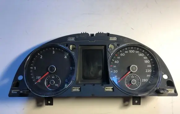 Volkswagen PASSAT CC Speedometer (instrument cluster) 3C8920870G A2C5331591B 006197