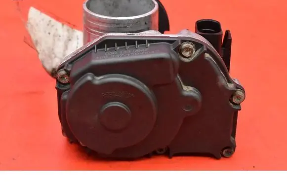 Volkswagen Golf IV Throttle body valve 030133064F
