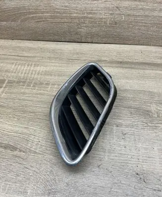 Saab 9-5 Front bumper lower grill 5142849