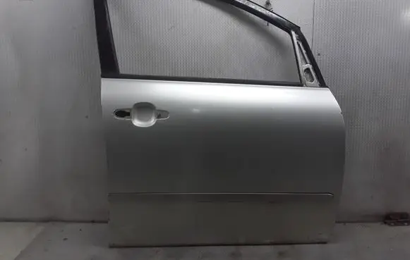 Toyota Avensis Verso Front door