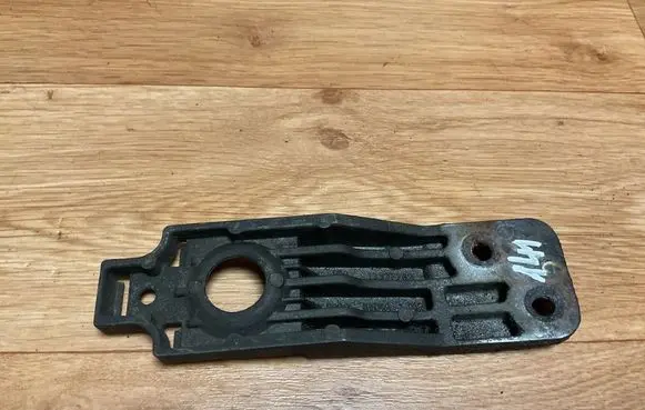 Opel Insignia A Radiator mount bracket 13337769