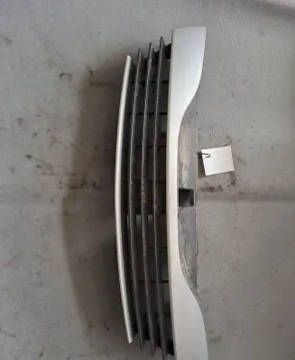 Renault Laguna I Front bumper upper radiator grill 8200012581