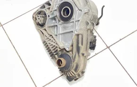 Gearbox transfer box case