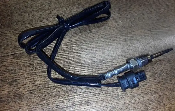 BMW 5 F10 F11 Exhaust gas temperature sensor 8514730 2656002921