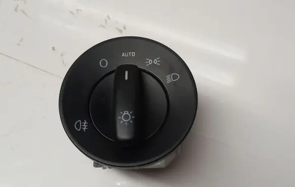 Skoda Octavia Mk2 (1Z) Light switch 1Z0941431