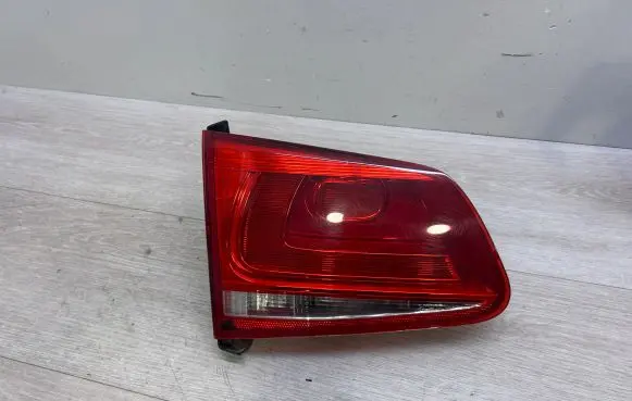 Tailgate rear/tail lights