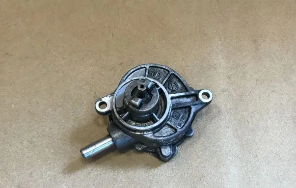 Mercedes-Benz C W204 Vacuum pump A6462300365