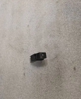 Volkswagen PASSAT B5.5 Fuel tank opening switch 1J0959833A