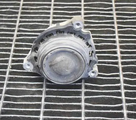Lexus RX 330 - 350 - 400H Engine mount bracket 6867441