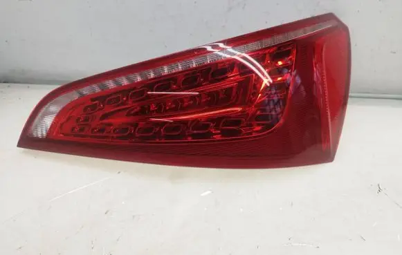 Tailgate rear/tail lights