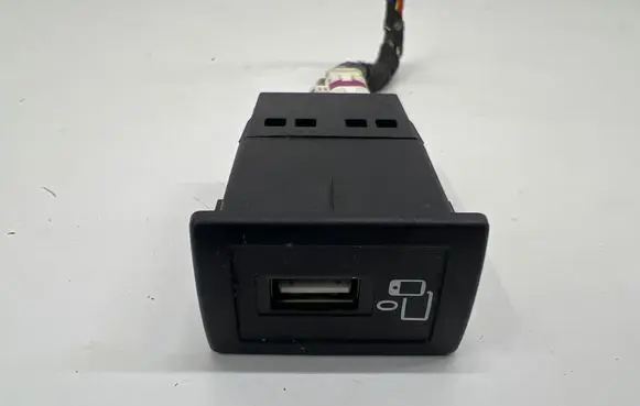 Mercedes-Benz C W205 USB socket connector A2058202003