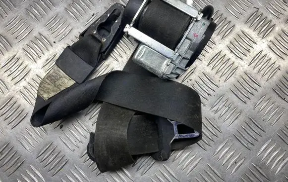 Skoda Superb B6 (3T) Front seatbelt 6047613 6047613B 098132
