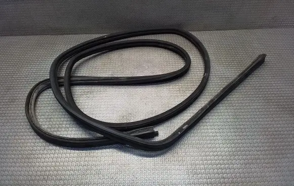 Volkswagen Transporter - Caravelle T5 Loading door rubber seal (on body) 7E0843791B