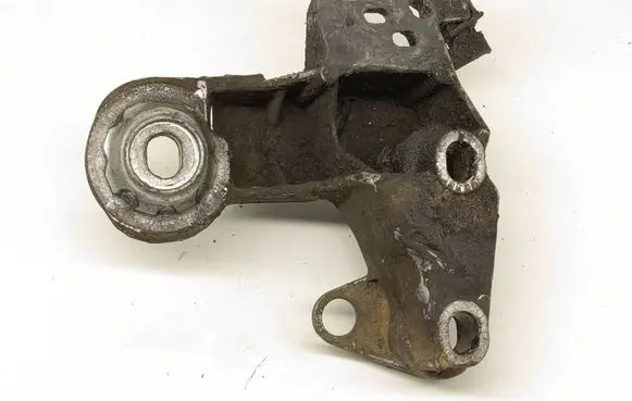 Engine mounting bracket