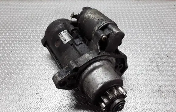 Nissan Almera Tino Starter motor M008T75371